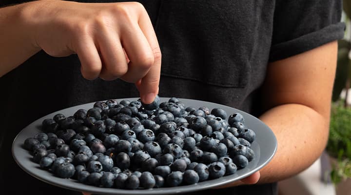 Blueberries are high in quercetin