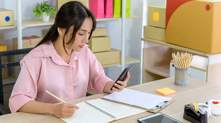 Woman struggling to avoid media distractions while working