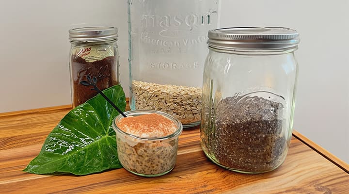 These overnight oats capture the taste and texture of tiramisu