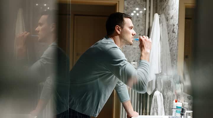 Melatonin should be taken 30-60 minutes before bed.