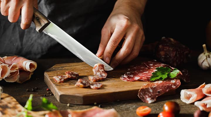 Cured meats contain higher amounts of histamine.