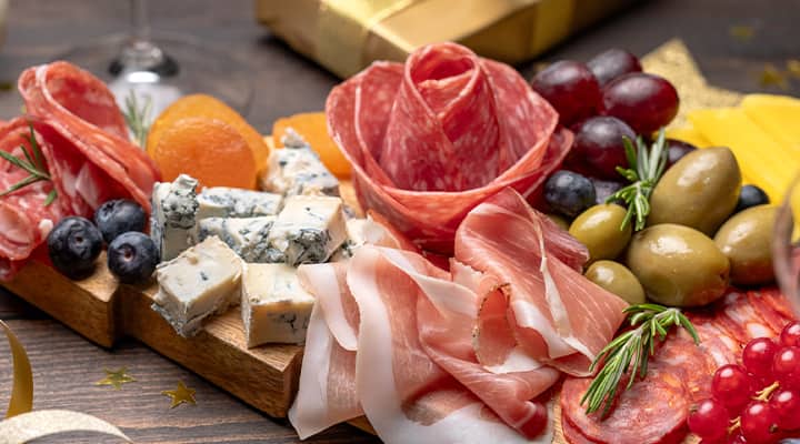 Charcuterie board foods are high in histamine