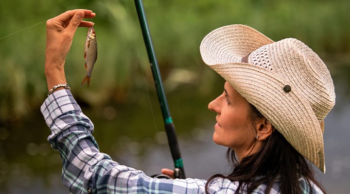 Fish oil supplements support heart and brain health.