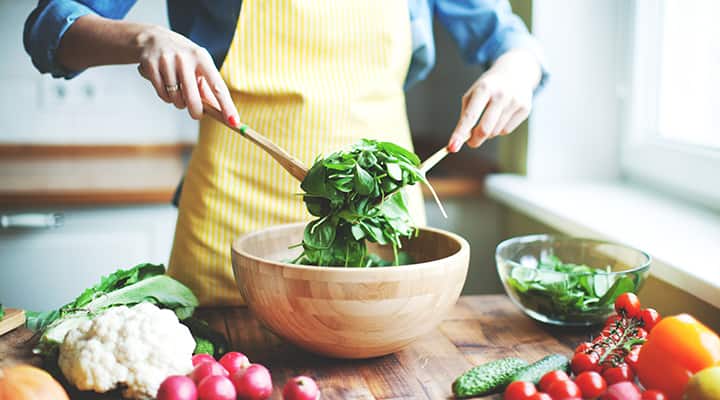 Leafy greens contain important nutrients for eyes