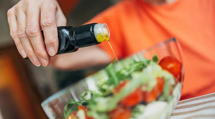 Olive oil and olive leaf extract help support heart health