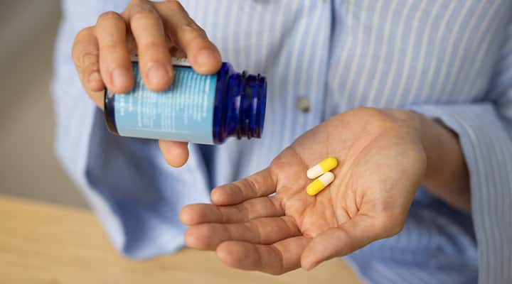 Taking vitamin C with zinc is convenient.