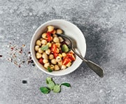 A review of 28 studies found that people who ate chickpeas had much lower post-meal blood sugar spikes compared to those who ate similar 
carbohydrate foods.